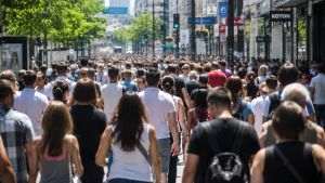 Economişti: Modelul de creştere a României şi-a atins limitele; avem nevoie de investiţii şi productivitate